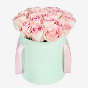 Коробка розовых роз Image